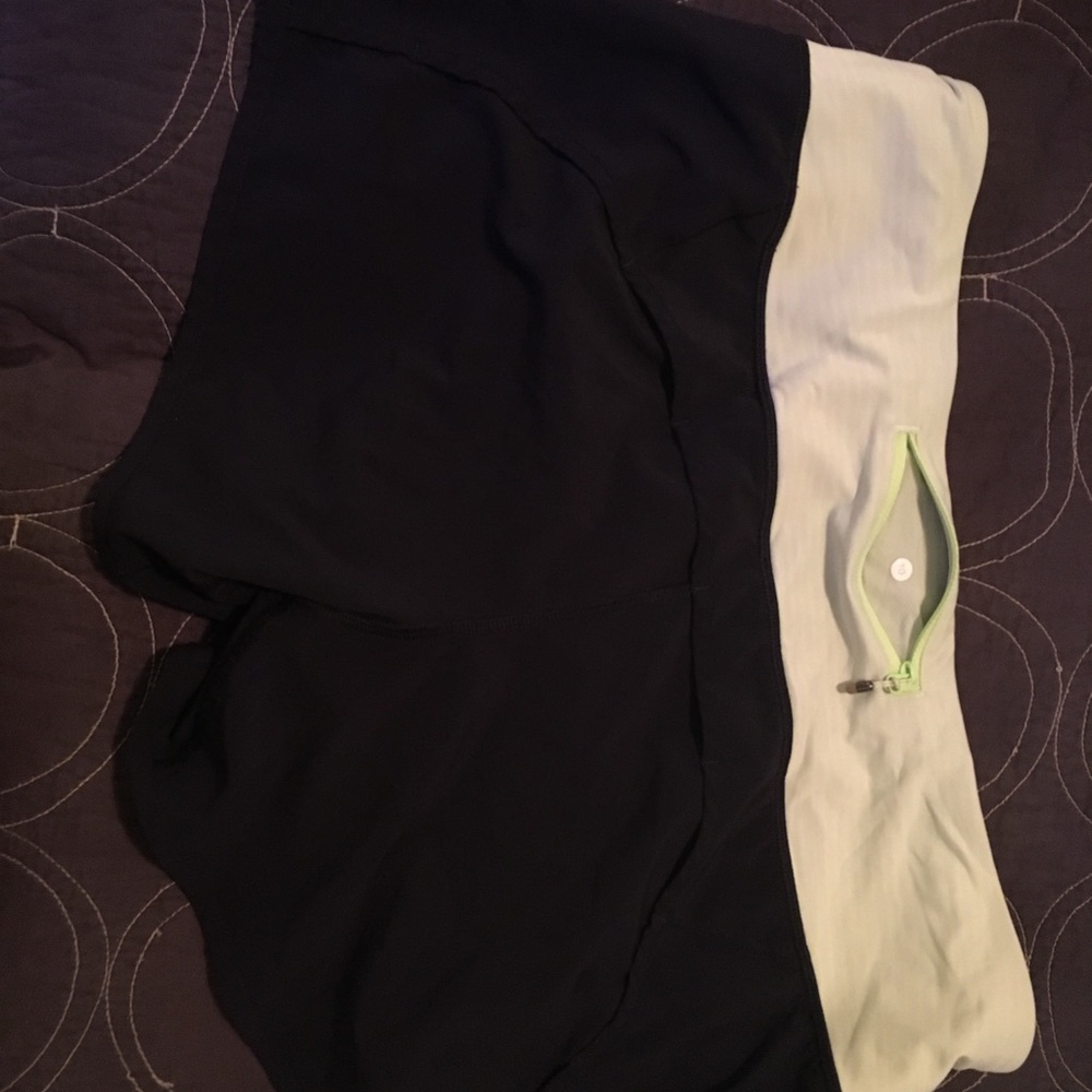 Lululemon size 10 shorts with liner